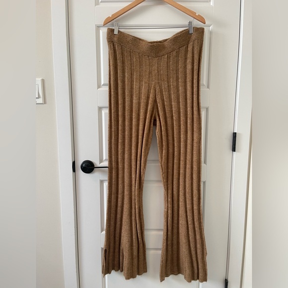 Vero Moda Curve Ribbed Knit Flare Pants | Tigers Eye | 1X - Picture 1 of 8
